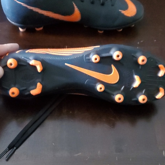 Nike cleats - Picture 3 of 3